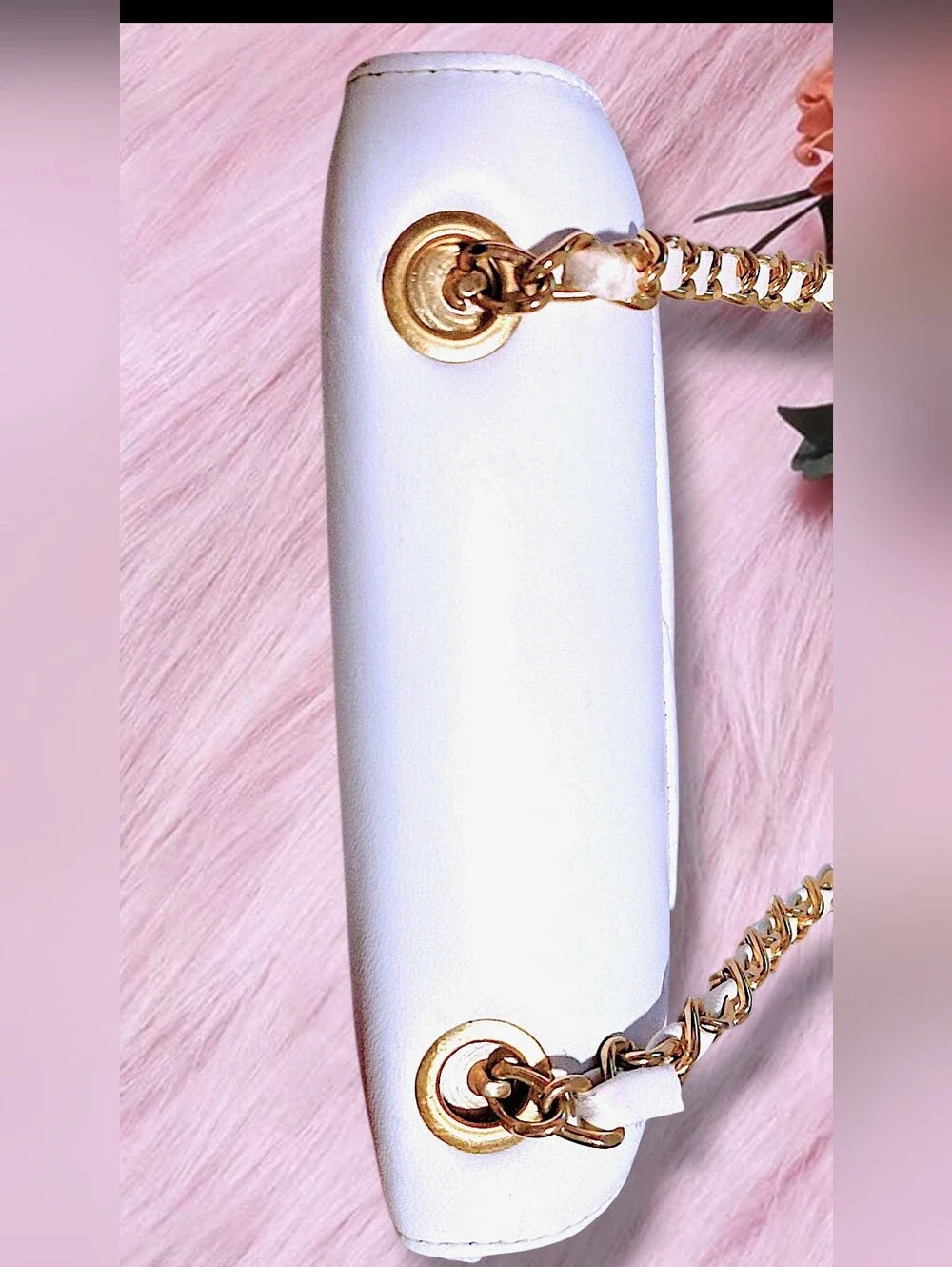 1980s Chanel Lambskin Leather Large CC Logo Single Gold Chain Strap Shoulder Bag